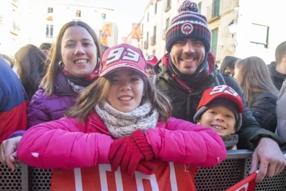 Marc i Àlex posen en una foto de família amb els membres dels equips Ducati Course i Gresini Racing al final de la festa. - LAIA PEDRÓS