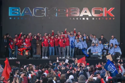 Marc i Àlex van tenir un record per al seu avi Ramon. - LAIA PEDRÓS