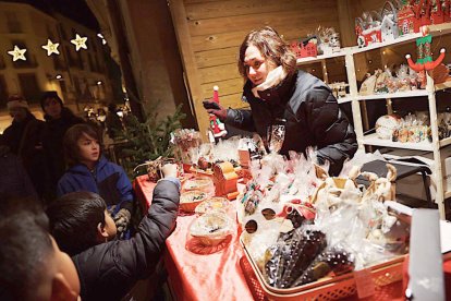 Una parada en una edició anterior del mercat nadalenc.
