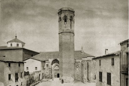 Façana i campanar de l'església de Sant Lloreç, al segle XIX.