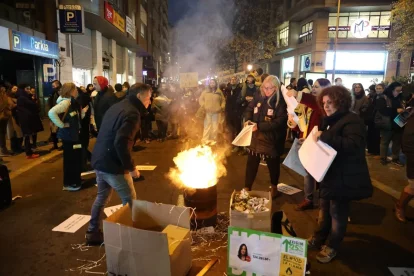 Ahir a la tarda hi va haver una protesta a la delegació del Govern. - JORDI ECHEVARRIA