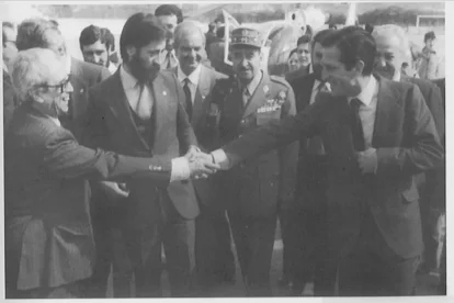 Armada observa Suárez en una visita a Lleida.