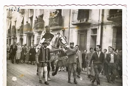 El 1958 els Reixos van recórrer els carrers d’Almacelles amb llum de dia.