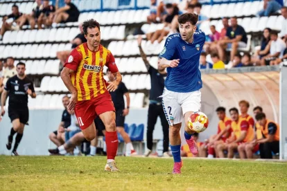 Els jugadors del Lleida CF protesten contra Pereira. - INGRID SEGURA
