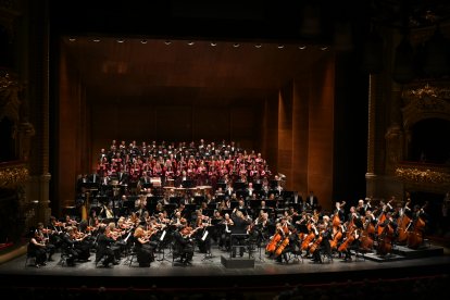 4 de maig. El Liceu de Barcelona va aixecar el teló dels actes de l’Any Ricard Viñes per commemorar els 150 anys del naixement del pianista lleidatà.
