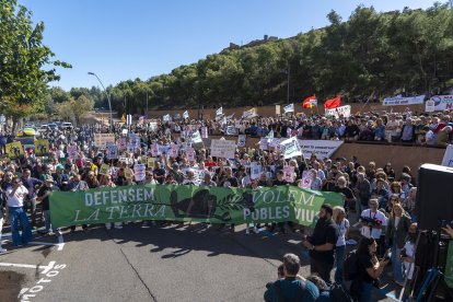 5 d’octubre. Massiva manifestació d’entitats rurals i ecologistes contra l’avenç dels macroprojectes energètics.