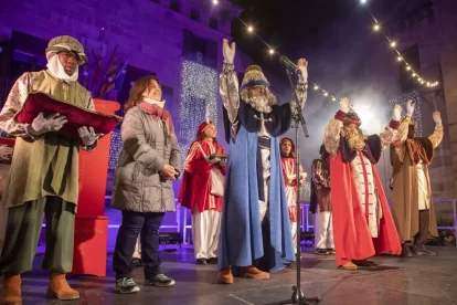 Ses Majestats d’Orient van ser rebudes amb tots els honors i una gran cavalcada a Tàrrega. - L. PEDRÓS