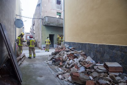 L'esfondrament d'una casa a Vilanova de Bellpuig.
