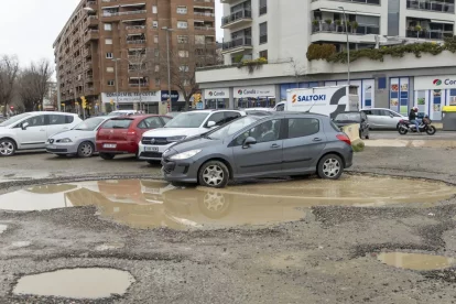 L’esplanada rere el campus de Cappont es troba en aquest estat. - JORDI ECHEVARRIA