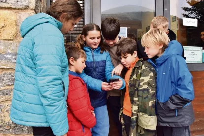 Les ulleres de realitat virtual permeten simular la preparació d’ungüents. - C. SANS