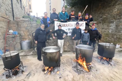 Sort. A la capital del Pallars Sobirà tampoc no va faltar la calderada, una tradició que se celebra des de fa més de 50 anys. - E.FARNELL