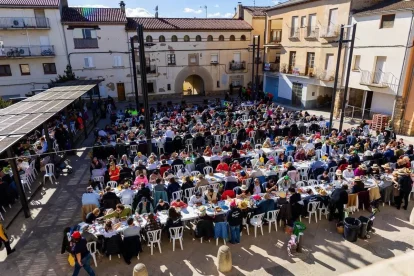 Isona i Conca Dellà. Com marca la tradició, dimarts de Carnaval es van servir prop de 450 racions de la Guixa en una festa típica amb més d’un segle d’història. - EDGAR ALDANA
