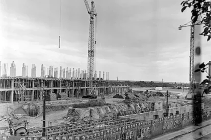Les obres de construcció de la terminal i els pisos adjacents. - INSTITUT D’ESTUDIS ILERDENCS/FONS TERRÉS
