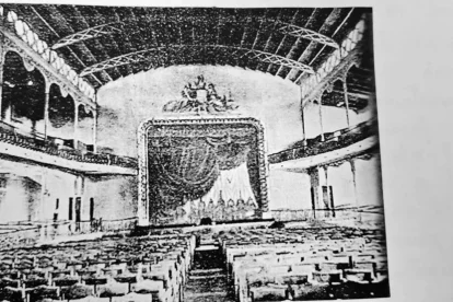 L’interior del teatre, que acollia tota mena d’activitats. - AMADO FORROLLA