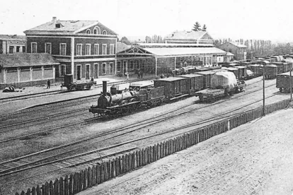 Antigua estación ferroviaria de la calle Roger de Llúria en torno al año 1900. - ÀNGEL QUITARÁ VIAZO – COLECCIÓN JOAN TORNÉ