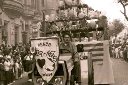 Carrossa de la històrica Penya Cornudos, any 1984. - ARXIU