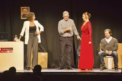 La tradició serà un pes pesant, de la mà de la 20 trobada gegantera i grallera, que reunirà una desena de colles i que donarà pas a l’inici del gran correfoc protagonitzat per la colla de diables local.