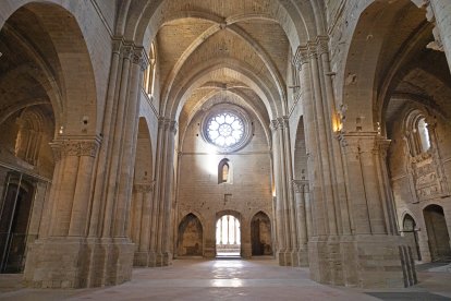 El cor i la trona foren dos estructures que omplen l'interior de la catedral lleidatana. En resten alguns fragments, que es poden contemplar al museu lleidatà