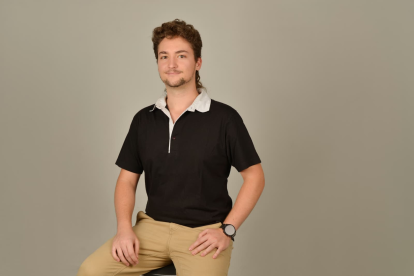 Jon Gómez es va formar en Disseny Digital i Tecnologies Creatives a la Universitat de Lleida i es va especialitzar posteriorment amb el màster en Disseny i Programació de Videojocs de la UOC