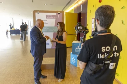 Cobertura televisiva. Els professionals de LleidaTV es van encarregar de seguir tota la programació de la jornada. - JORDI ECHEVARRIA