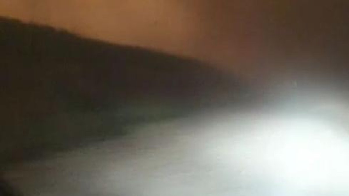 L'angoixant vídeo d'un veí d'Agramunt circulant per un camí amenaçat pel gran incendi de Torrefeta