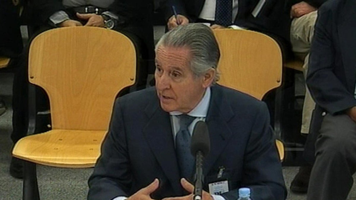 L’expresident de Caja Madrid Miguel Blesa, ahir durant la seua declaració en el judici per les ‘black’.