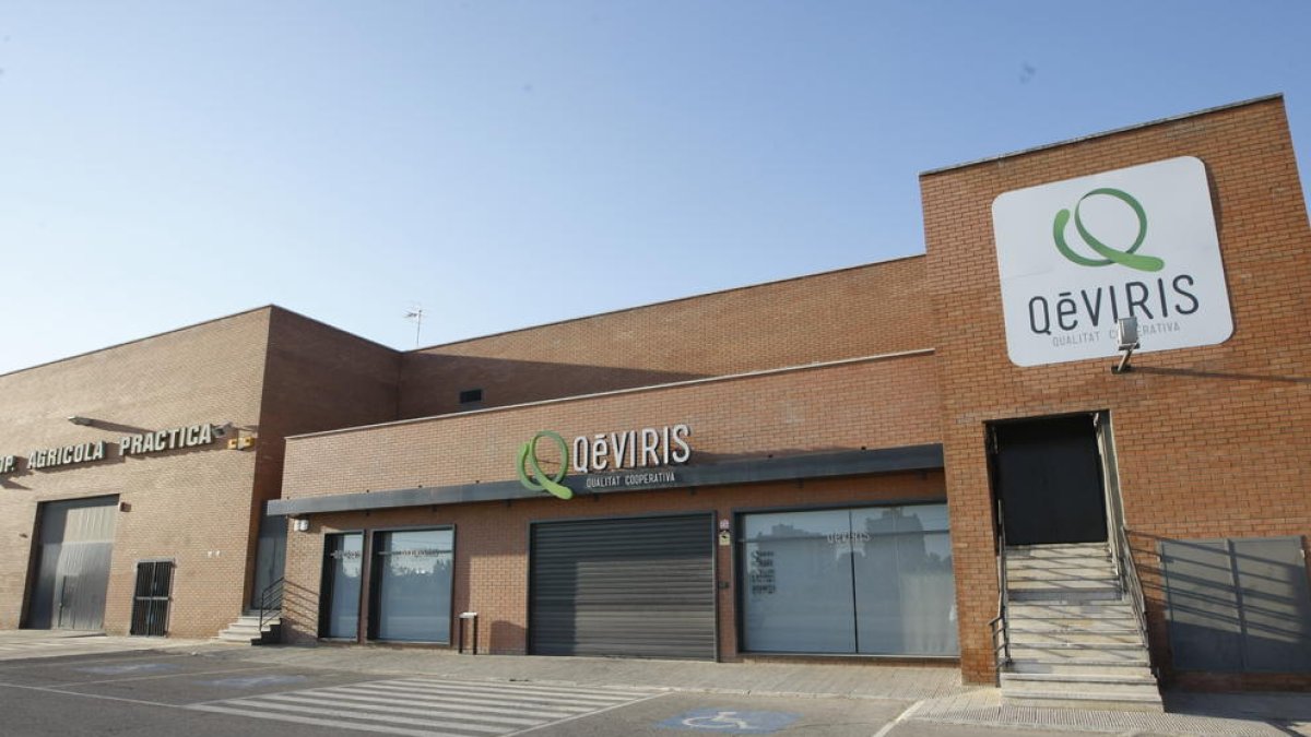 Imatge d’ahir del supermercat Qeviris a la carretera de la Val d’Aran, ja tancat al públic.