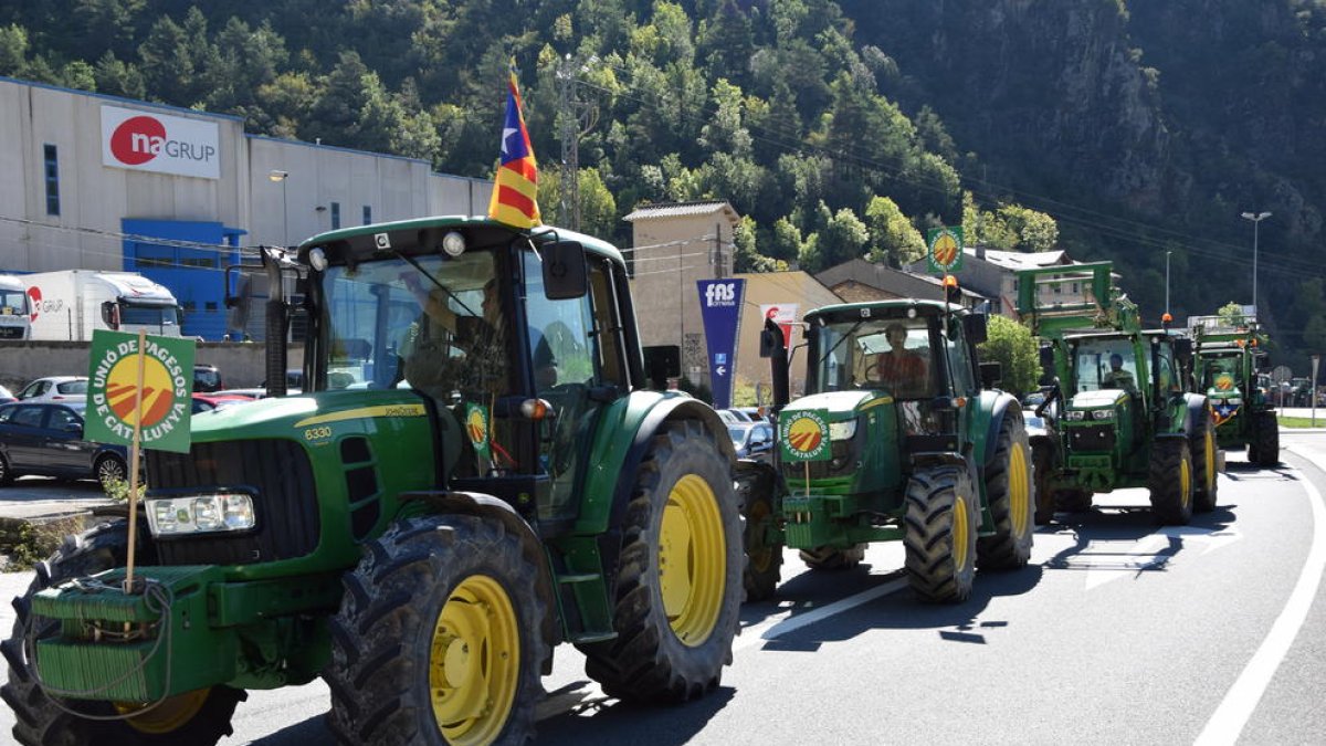 Imatge de la marxa lenta de tractors organitzada per UP.