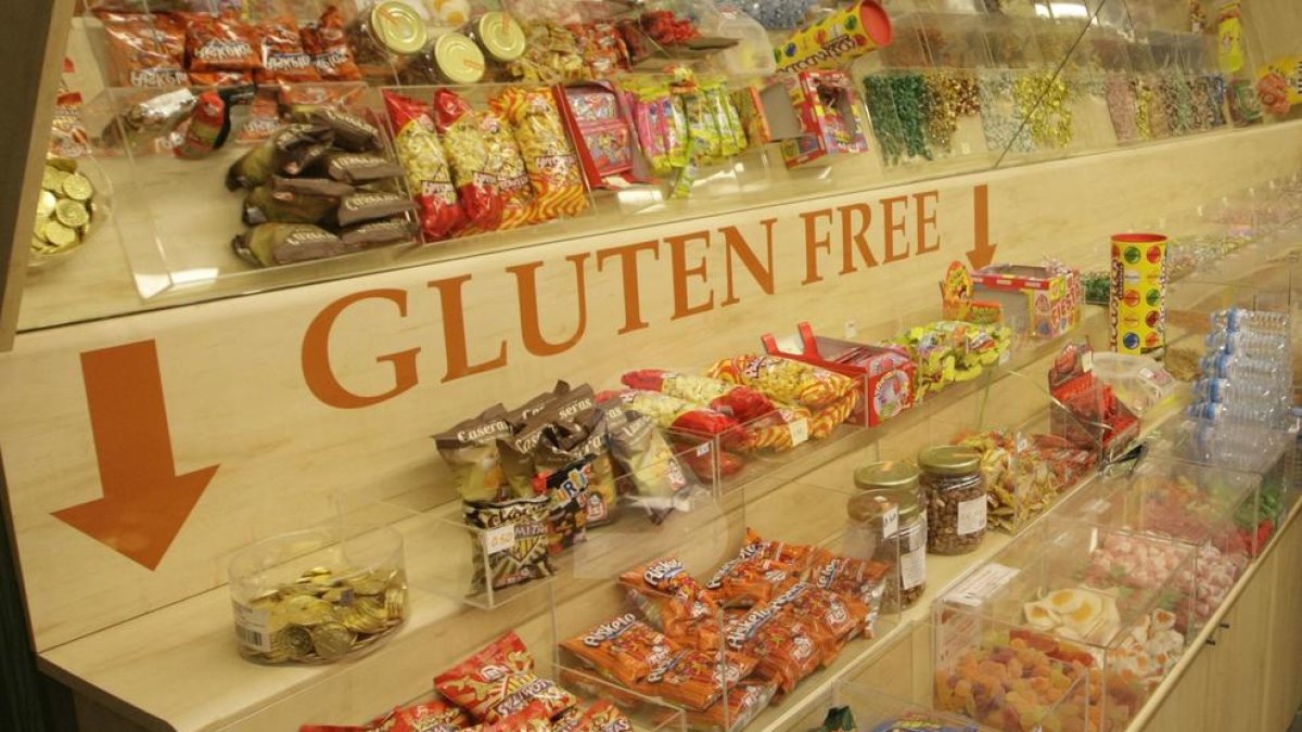 Una prestatgeria amb llaminadures sense gluten