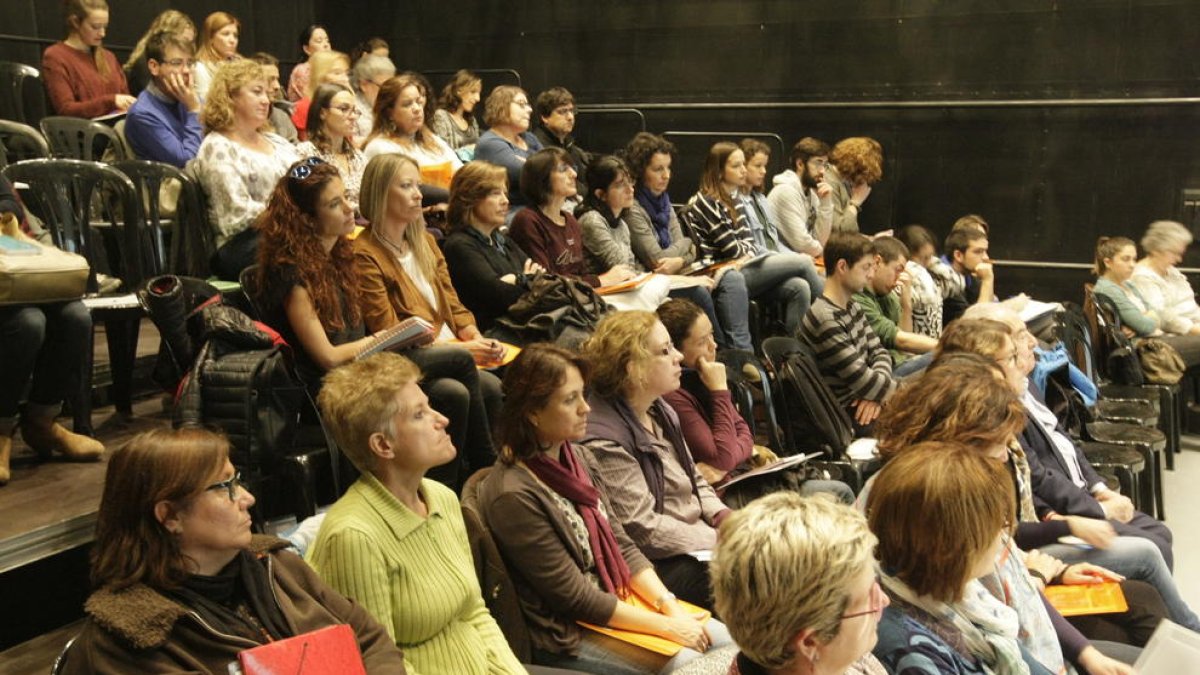 El Teatre de l'Escorxador de Lleida va acollir una jornada de formació per a professors de Primària, Secundària i educadors de centres de lleure.