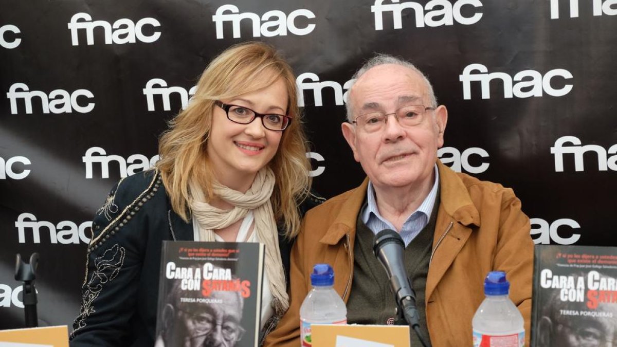 Teresa Porqueras i el pare Gallego en la presentació del llibre ‘Cara a cara con Satanás’ i l’actor Christopher Walken, ahir a Sitges.