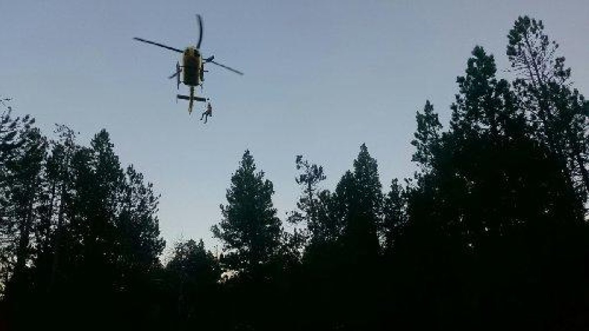 Imatge d’arxiu d’un rescat dels GRAE dels Bombers al Pirineu de Lleida.