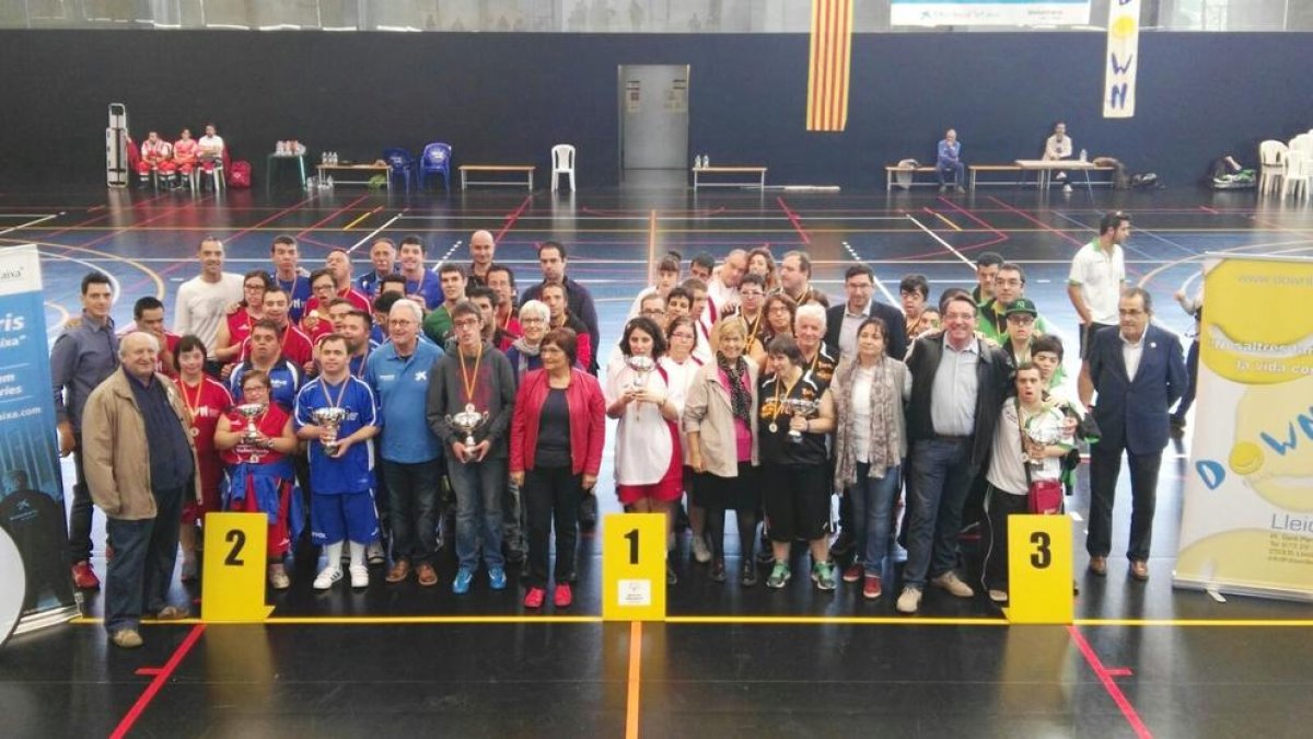 Un moment de l’entrega de trofeus del Ciutat de Lleida, que es va celebrar ahir al Juanjo Garra.