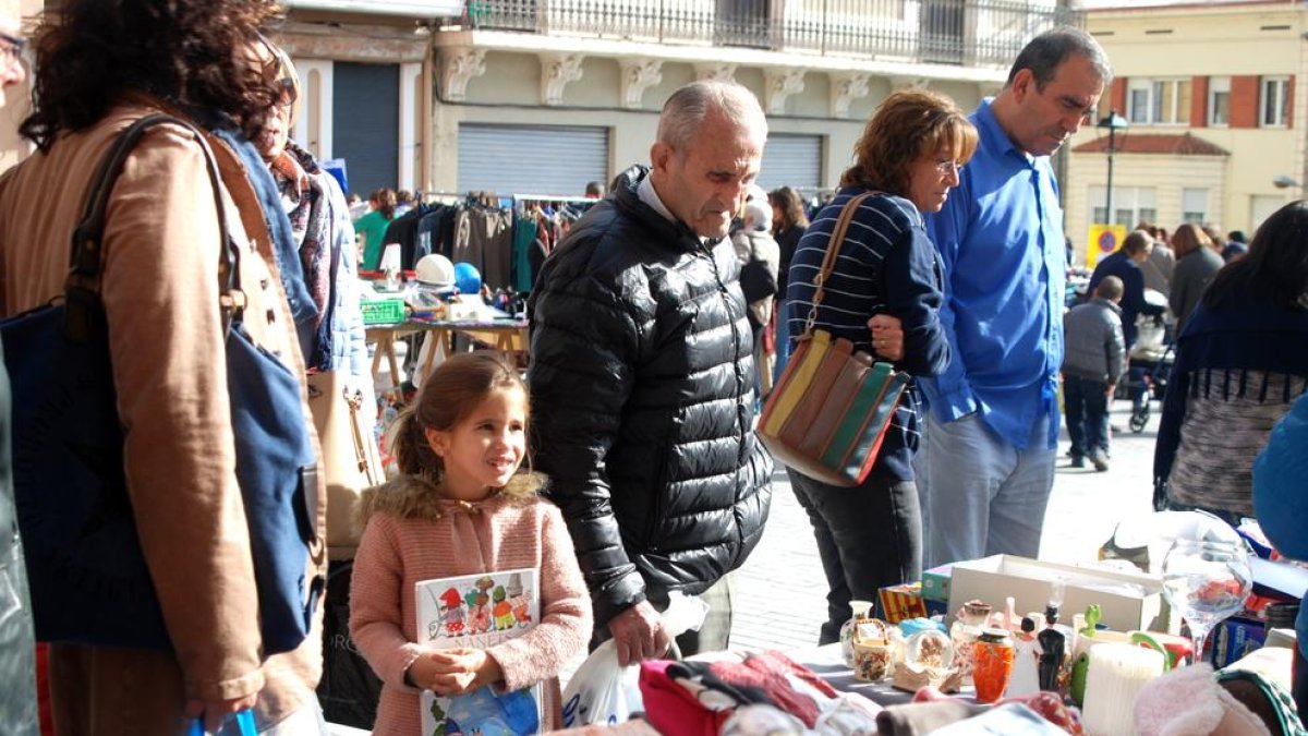 Èxit de la desena edició del Mercat de les Puces a la Pobla de Segur