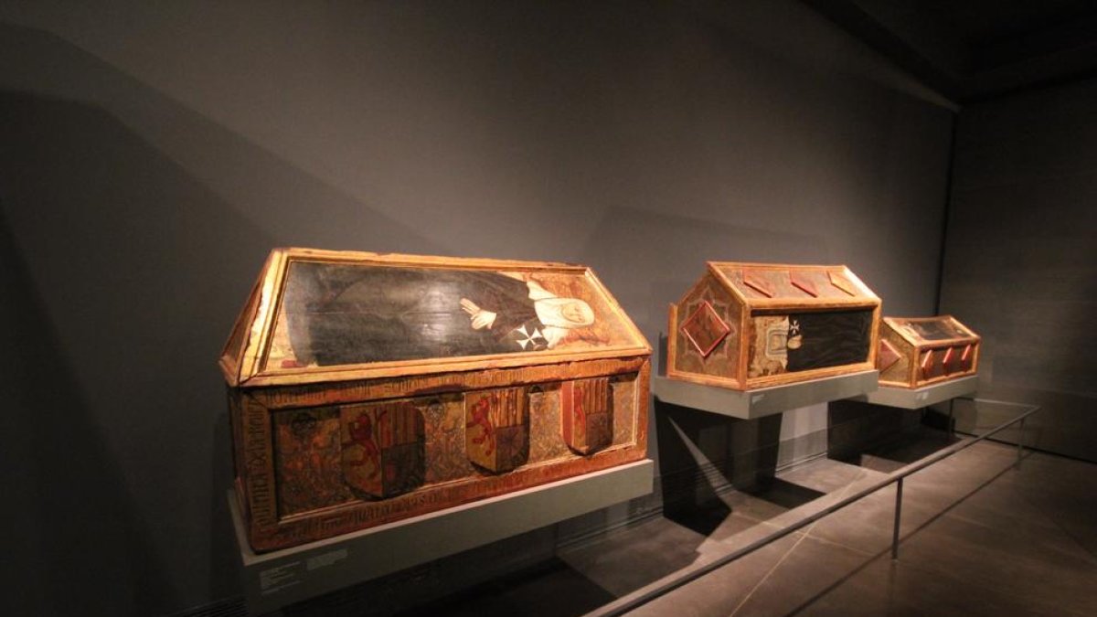 Las tres cajas sepulcrales procedentes del monasterio de Sigena son algunas de las piezas reclamadas.