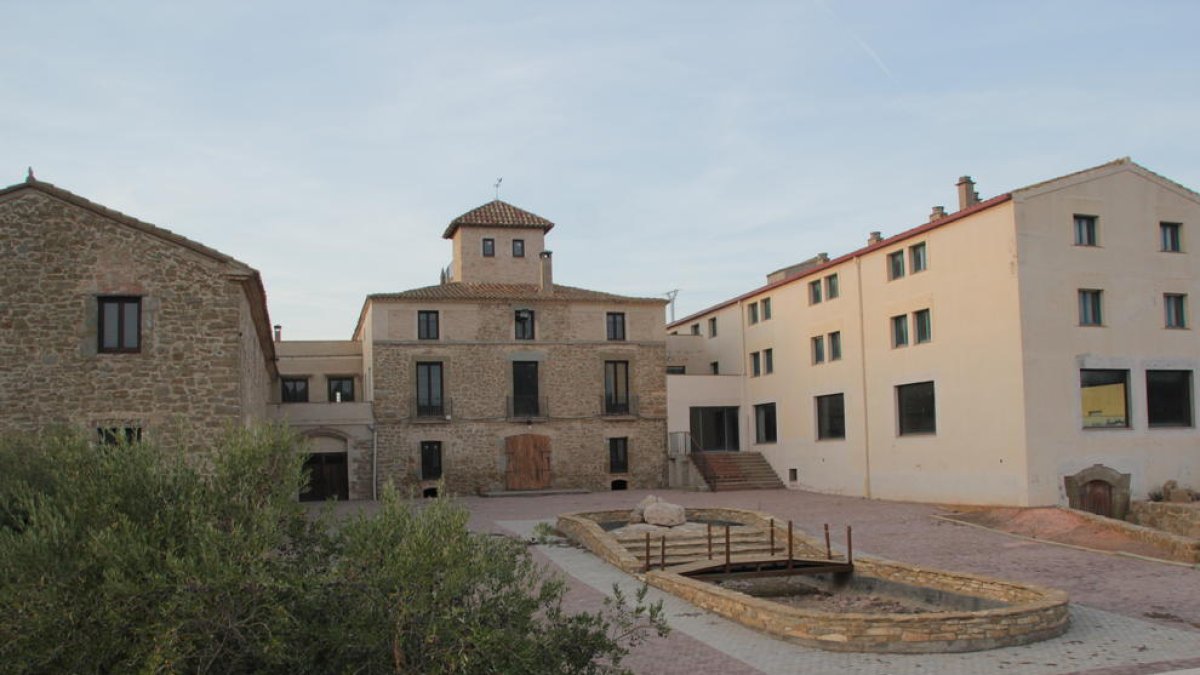 L’antiga granja familiar agrària La Ginesta de Sucs, coneguda com la Casa Gran.