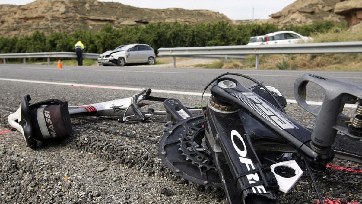 Imatge d’arxiu del dia de l’accident a Soses on van morir dos ciclistes atropellats per un conductor presumptament ebri el 2015.