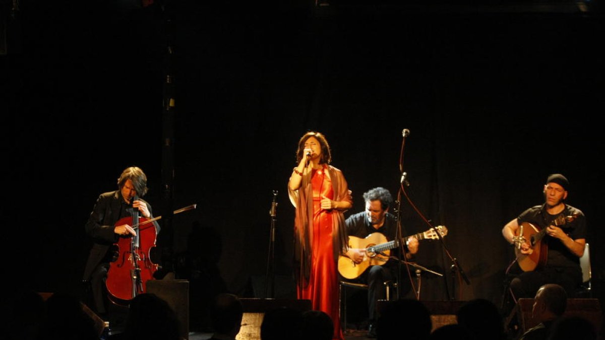 La formació germanoportuguesa Deutsche Fado Quartet, ahir a la nit al Cafè del Teatre de Lleida.