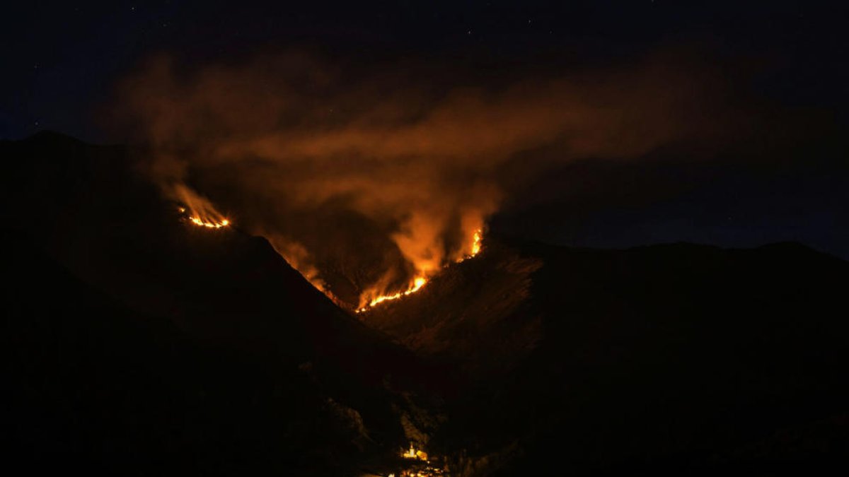 L’incendi de la Guingueta d’Àneu, controlat el setè dia