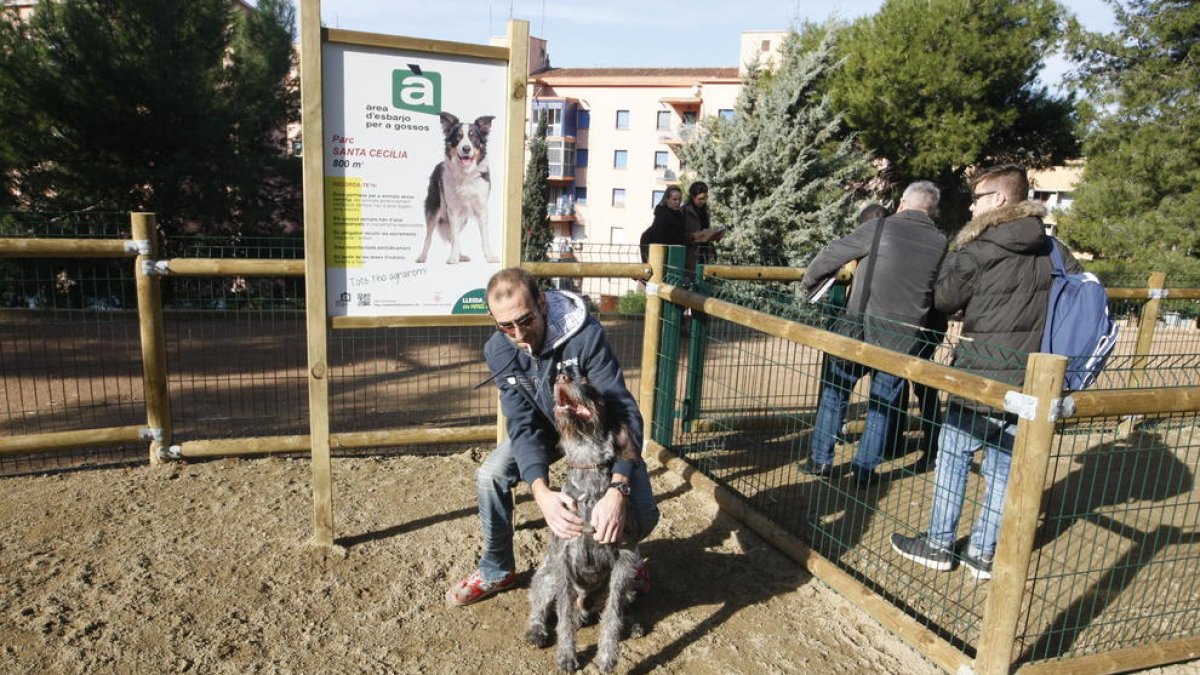 La nova zona per a gossos al Parc de Santa Cecília