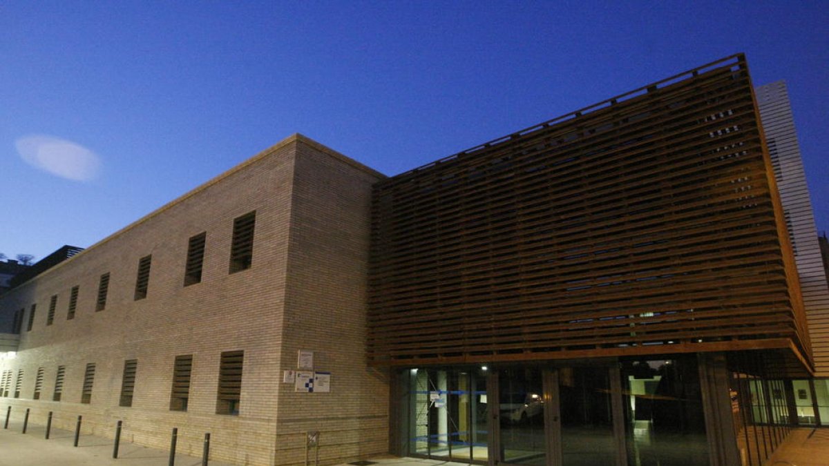 Vista de la façana del Centre d’Atenció Primària (CAP) de Balaguer.