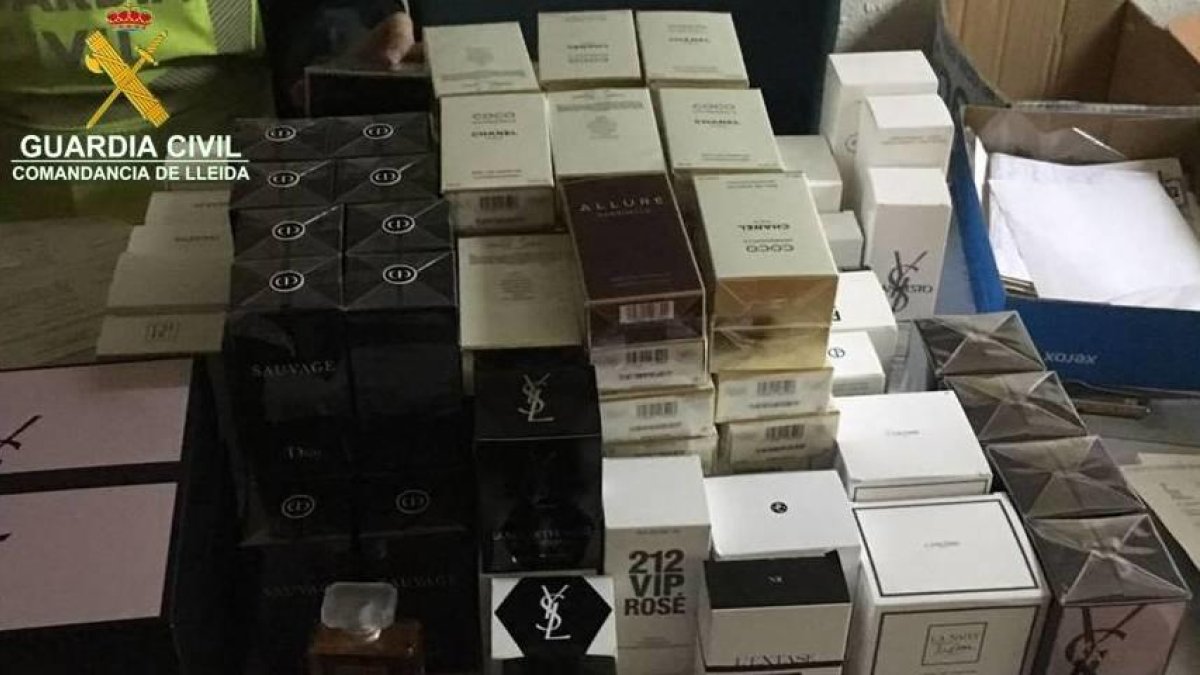 Perfumes incautados y valorados en 11.552 euros. 