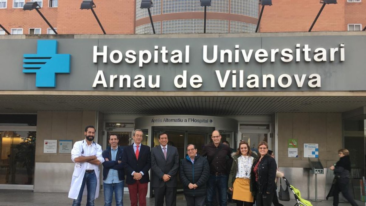 Miembros del servicio de Cardiología de Lleida, junto a Manuel Anguita, ayer en el Arnau.