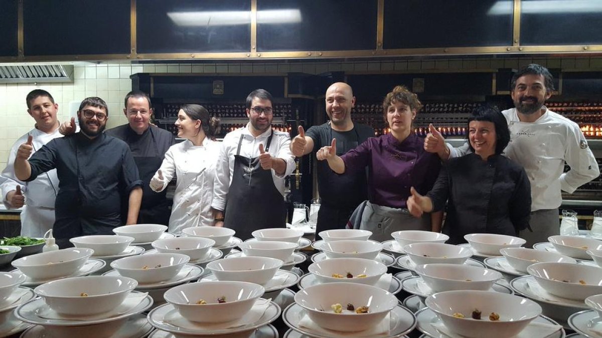 Els cuiners amb estrelles a la guia Michelin que van participar en el sopar de diumenge de la Seu.