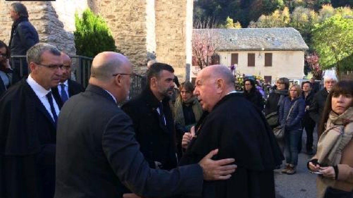 El conseller de Cultura, el síndic i el líder d’UA, Francés Boya, van assistir al funeral de Pilar Busquets.