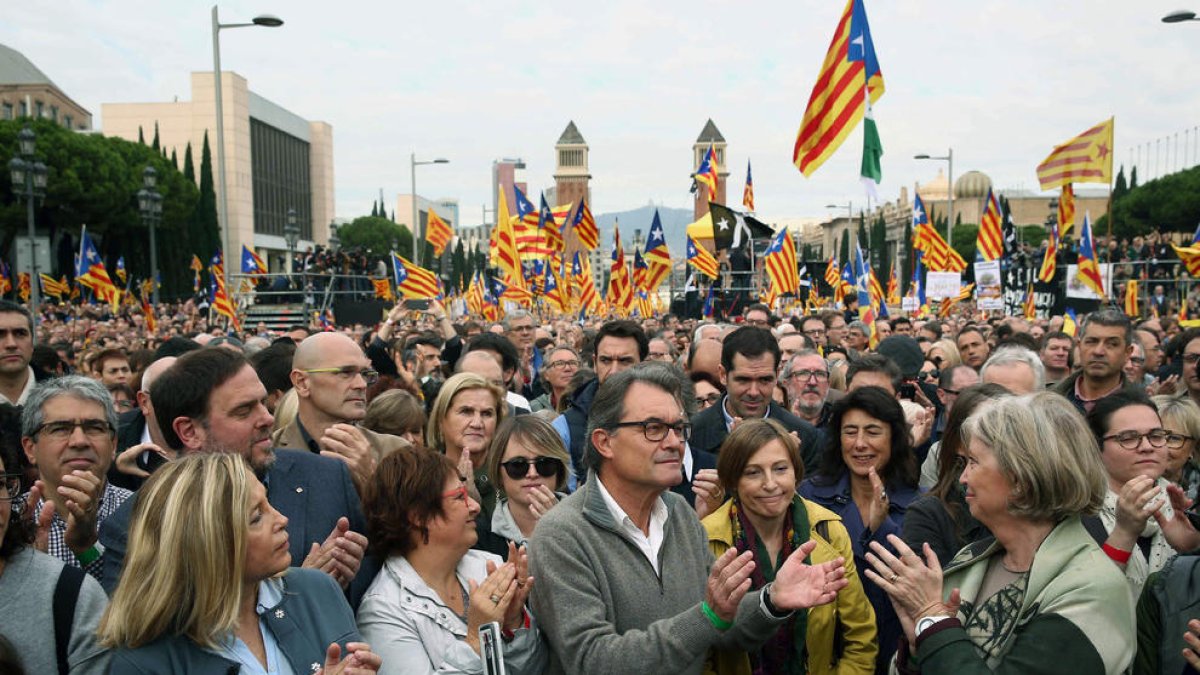 Mas y Forcadell en la protesta contra la judicialización del proceso.