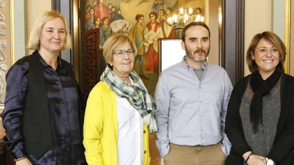 D'esquerra a dreta, M. Àngels Cabré, Montse Parra, Albert Garcia Elena i Rosa Pujol.