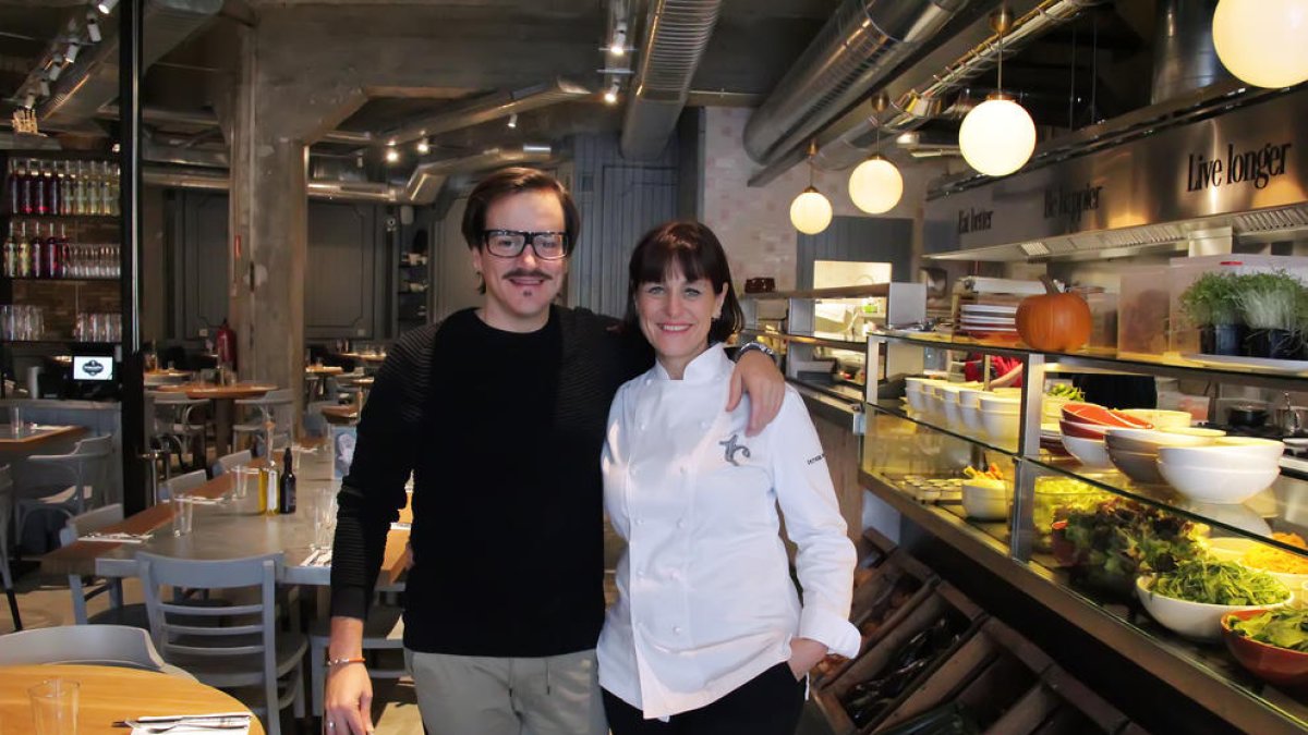 Jordi Barri i Teresa Carles, ahir, al restaurant de Lleida que va obrir fa un any.