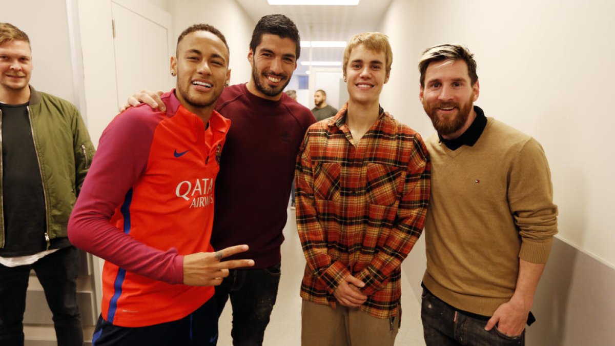 El trident es va fotografiar amb el cantant Justin Bieber, que va participar en l’entrenament d’ahir.