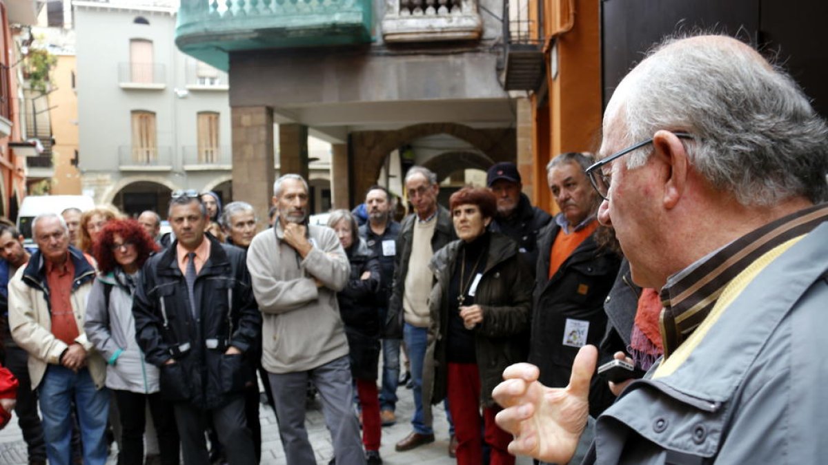 El horticultor recibió el apoyo de medio centenar de personas.